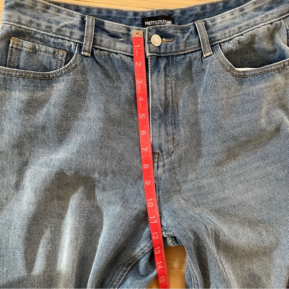 Pretty Little Thing High Rise Light Wash Distressed Baggy Loose Jeans - Picture 5 of 10